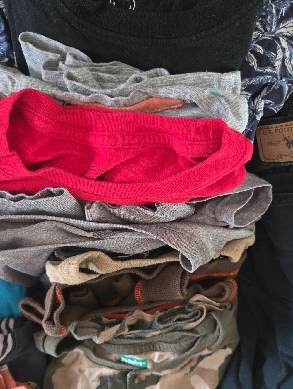 32 Pieces Boys Kids Size 10 Clothin Bundle - Picture 12 of 13